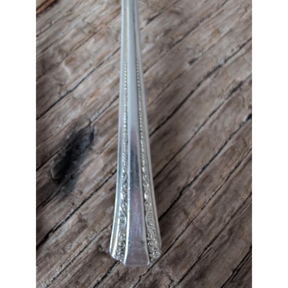 Rogers International Deluxe Silverplate Gracious 1 Butter Knife 1 Soup Spoon - Picture 4 of 13